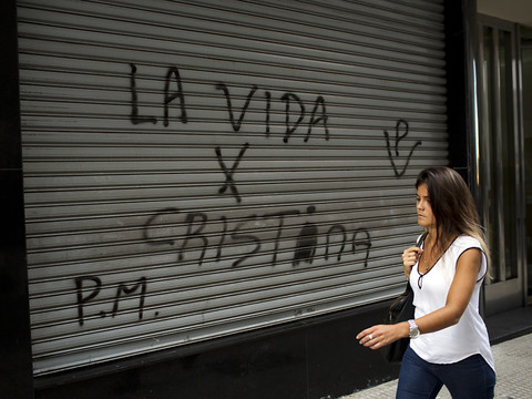 A mi-mandat, le président Macri en passe de renforcer sa coalition