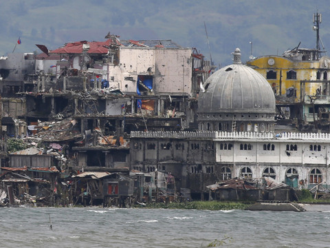 Les habitants retournent à Marawi après cinq mois de combats