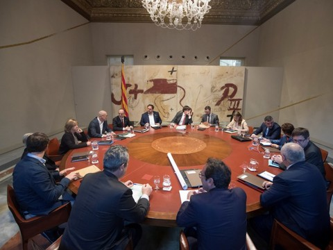 Catalogne: les espoirs s'amenuisent d'éviter le choc frontal