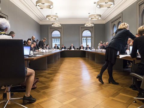 Le Conseil fédéral refera le point sur l'AVS avant fin décembre
