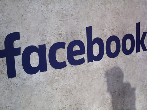 Enquête russe: Facebook dévoile les pages des annonceurs