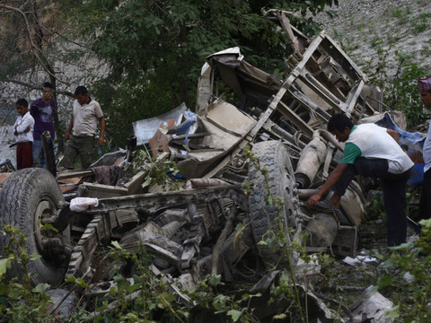 Au moins 31 morts dans un accident d'autocar au Nepal