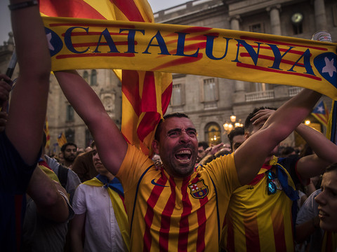 En Catalogne, le camp du maintien en Espagne veut se faire entendre