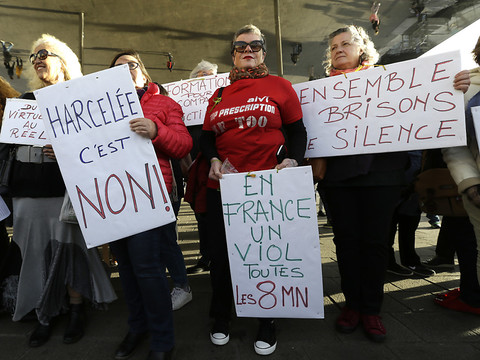 Des centaines de manifestants contre les violences sexuelles