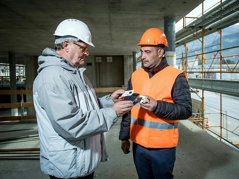 Badges électroniques contre le travail illégal en Valais
