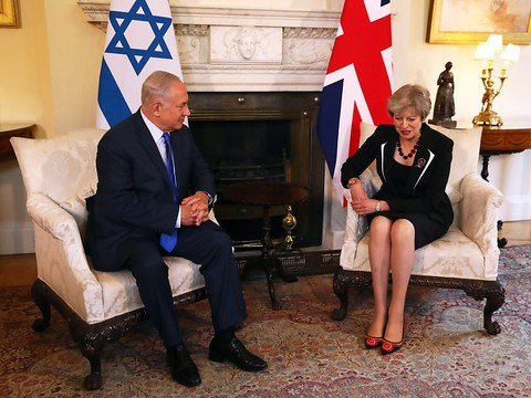 May brocarde les colonies israéliennes, 