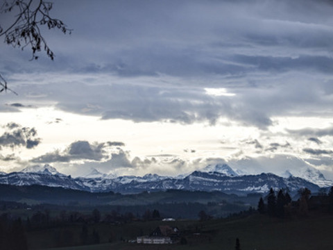 Fin des derniers soubresauts de l'été et neige attendue en plaine