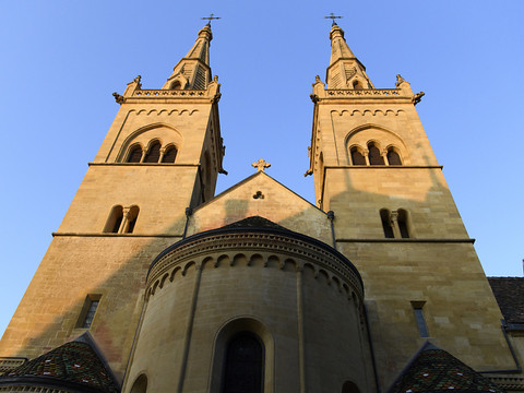 Neuchâtel examine une loi sur les communautés religieuses