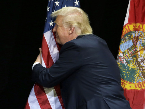 Trump élu il y a un an: un langage hors normes mais peu de concret