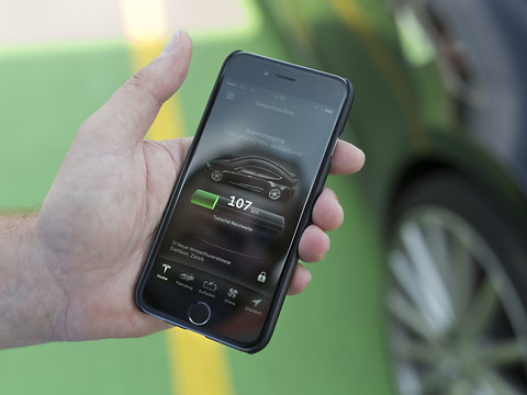 Peine avec sursis pour un automobiliste manipulant son smartphone