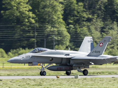 Pas plus de 8 milliards pour les jets de combat et le sol-air