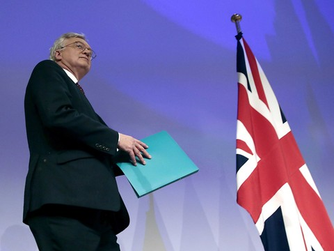 Irlande du Nord: Londres exclut une frontière 