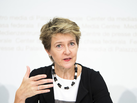 Simonetta Sommaruga avertit l'industrie des matières premières