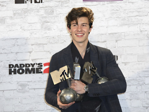 Les MTV Europe Music Awards sacrent le Canadien Shawn Mendes