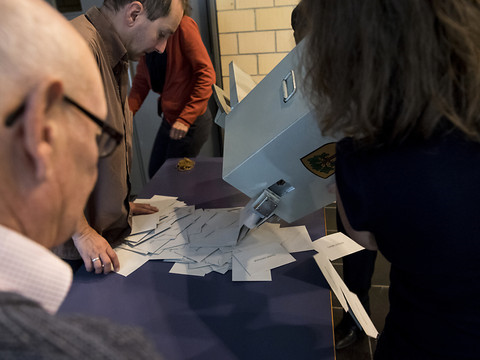 Le Grand Conseil valaisan attendra la fin de l'enquête pénale