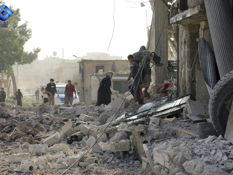 Des raids aériens sur une zone de désescalade font 53 morts en Syrie