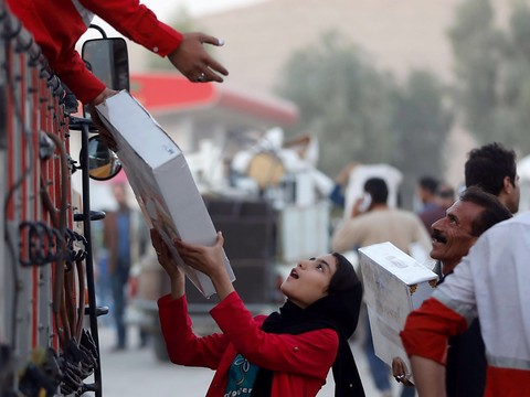 Séisme en Iran: l'aide peine à arriver dans les zones reculées