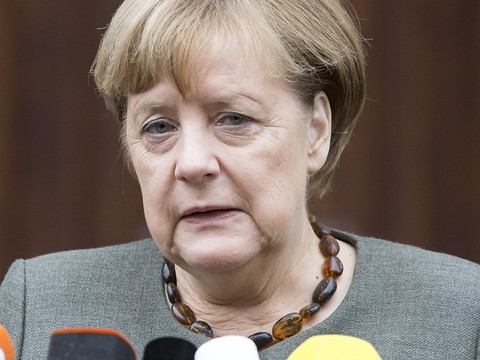 Gouvernement: Merkel reconnaît des 