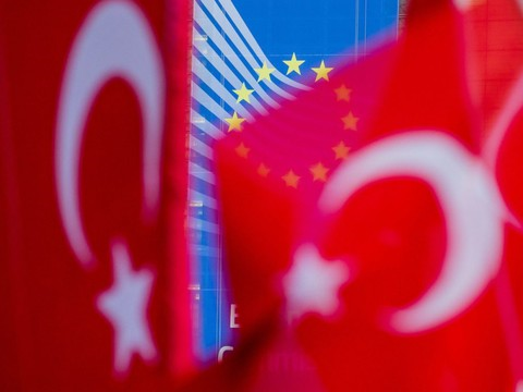 Le budget 2018 en hausse, coupe dans les financements à la Turquie