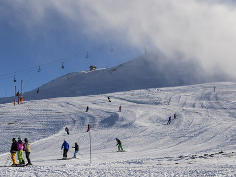 De nombreux domaines skiables valaisans ouvraient ce week-end