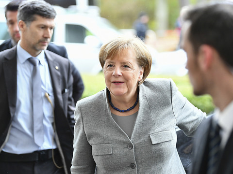 Ultime tentative de Merkel pour former un gouvernement