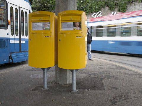 La hausse du prix des timbres 