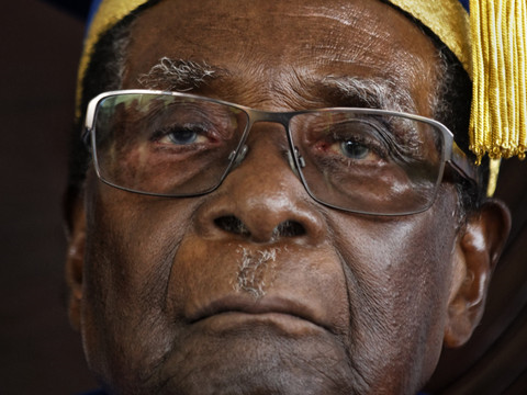 Robert Mugabe exclu du parti au pouvoir au Zimbabwe