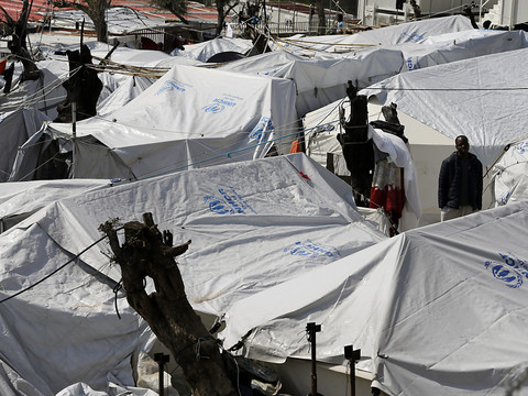 Lesbos à l'arrêt pour ne pas être une 