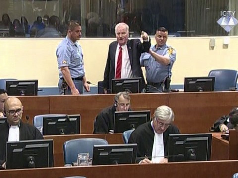 Mladic condamné à la perpétuité pour crimes de guerre et génocide