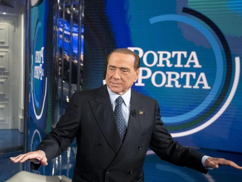 Berlusconi joue son avenir politique devant la Cour de Strasbourg