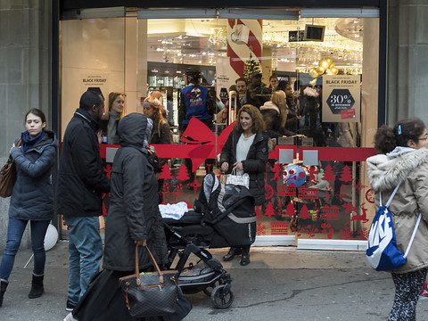 Le Black Friday fait de plus en plus d'adeptes en Suisse