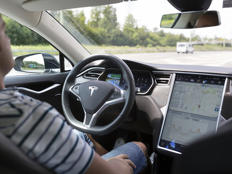 La conduite autonome ne convainc qu'un Suisse sur quatre