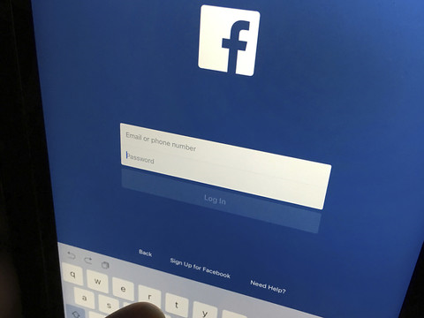 Facebook veut aider ses usagers face à la propagande russe