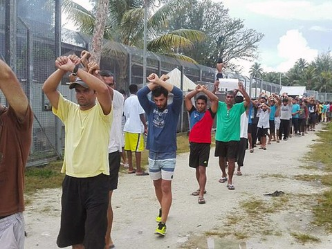 La police papouasienne intervient dans le camp australien de Manus