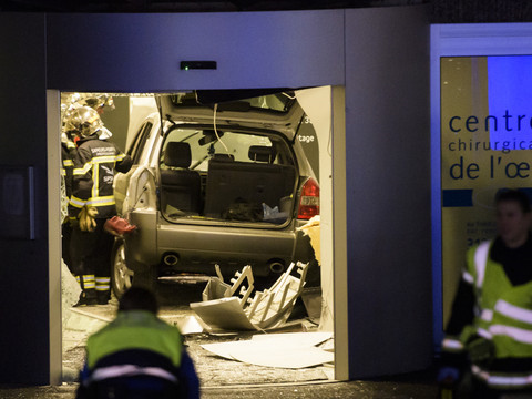 Une voiture folle finit dans le hall d'un immeuble à Lausanne