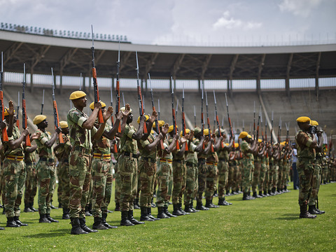Mugabe parti, Mnangagwa devient le président du Zimbabwe