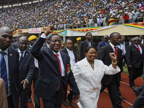 Le nouveau président Mnangagwa succède officiellement à Mugabe