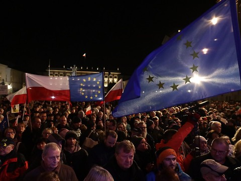 Des milliers de Polonais manifestent contre les réformes de la justice