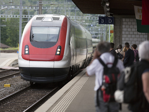 Un enfant chute sur les voies à Oberwinterthour, blessures graves
