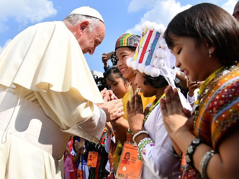 Le pape François en Birmanie pour une visite inédite