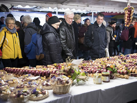 Des milliers de visiteurs à Berne pour la foire aux oignons