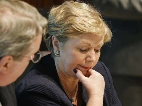 La vice-Première ministre irlandaise démissionne pour éviter des élections