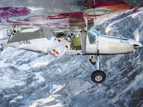 De la Jungfrau à l'avion en basejumping