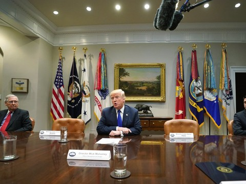 Un tweet de Trump contre les démocrates met le feu aux poudres