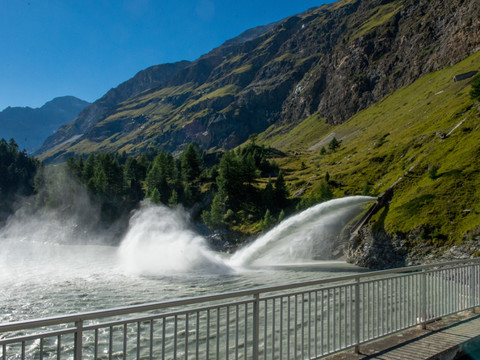 Le Conseil des Etats ne veut pas lâcher l'aide aux barrages