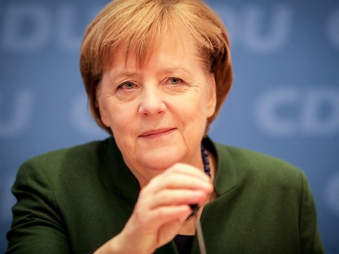 Merkel tente de rallier les sociaux-démocrates à un gouvernement