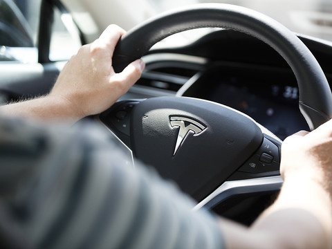 La peine du conducteur d'une Tesla confirmée en appel (BE)