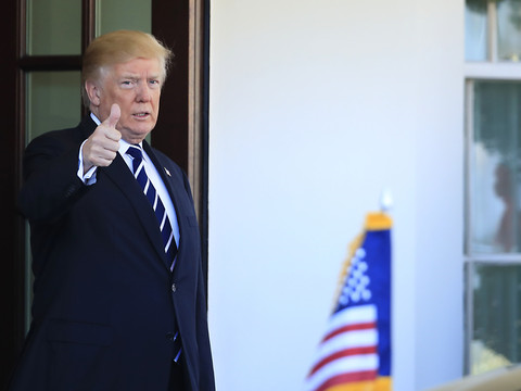 Le Sénat a adopté sa réforme des impôts, victoire pour Trump