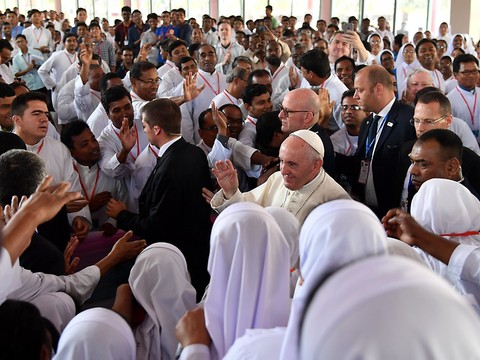 Le pape achève sa visite en Birmanie et au Bangladesh