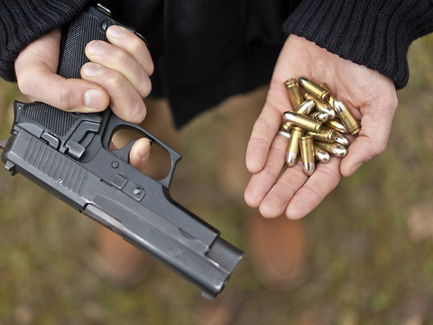 L'armée retire son arme de service à Yannick Buttet